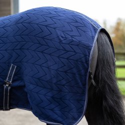 QHP derka polarowa z kapturem Embossed navy